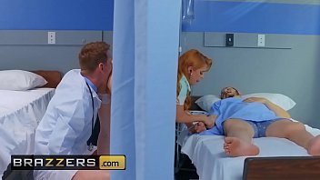 ممرضة أحمر الشعر وسعيدة عندما الملاعين بوسها السيئ